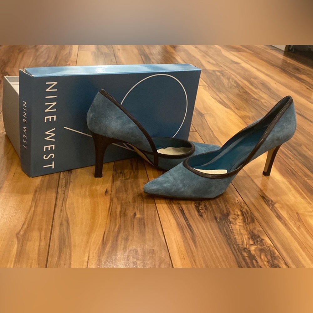 Nine West low-cut turquoise suede pumps with brown leather edging.  EUC.